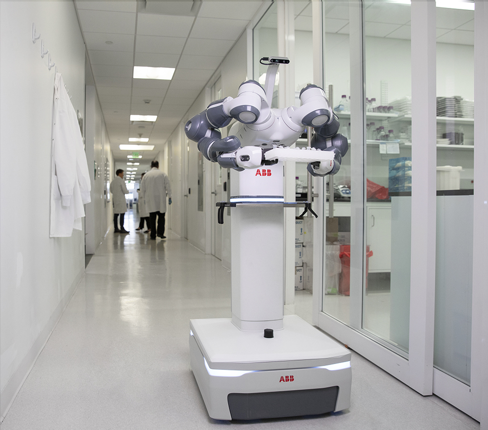 ABB 为未来医院展示移动实验室机器人概念