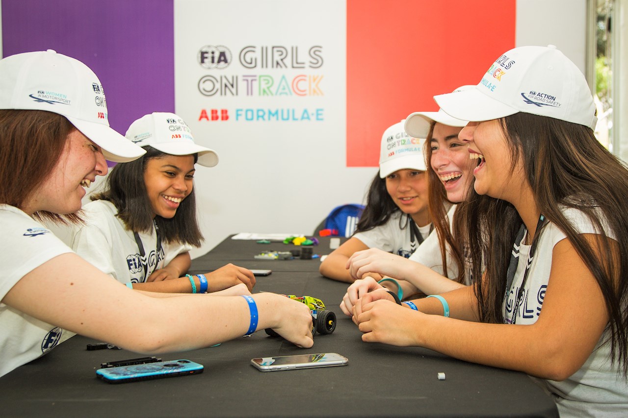 ABB 宣布与 FIA Girls on Track 建立全球合作伙伴关系