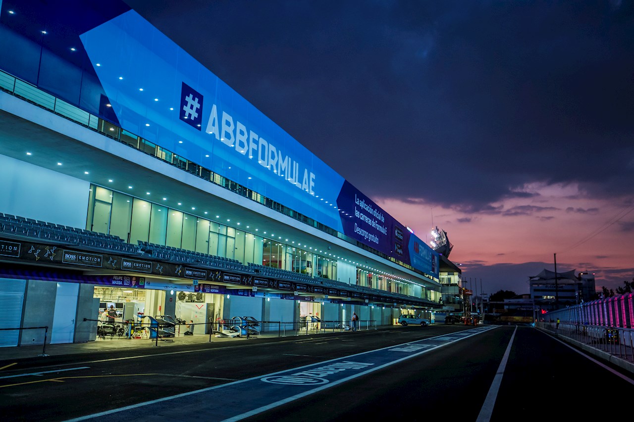 ABB电动方程式赛车在墨西哥城高飞